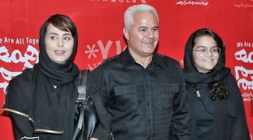 عکس | آقای گل پرسپولیس به همراه همسرش روی فرش قرمز فیلم «ما همه با هم هستیم»