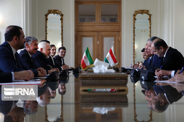 وزيرا الخارجية الإيراني والطاجيكي يجتمعان في طهران
