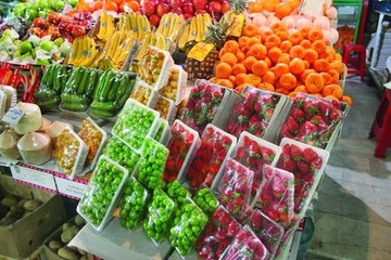 صبر کنید، میوه‌های نوبرانه ارزان می‌شود/ پیاز باز هم سمت گرانی می‌رود؟