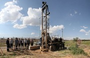 حفر اولین چاه گمانه به منظور پایش آب‌های زیرزمینی در دشت شازند در پالایشگاه امام خمینی