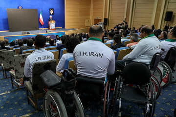 دیدار صمیمی رئیس‌جمهور با ورزشکاران و قهرمانان ملی