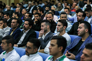 دیدار صمیمی رئیس‌جمهور با ورزشکاران و قهرمانان ملی