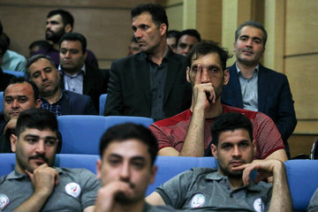 دیدار صمیمی رئیس‌جمهور با ورزشکاران و قهرمانان ملی