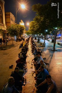 سفره افطار در بازار تهران