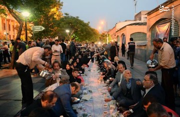 سفره افطار در بازار تهران