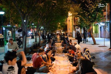 سفره افطار در بازار تهران