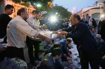 سفره افطار در بازار تهران