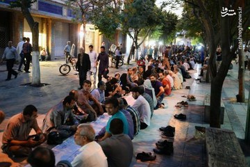 سفره افطار در بازار تهران