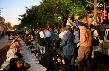 سفره افطار در بازار تهران