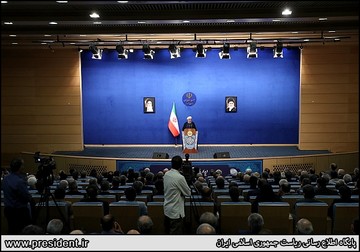 الرئيس روحاني: لا سبيل امامنا سوى الصمود والمقاومة