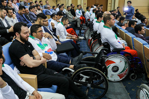 دیدار صمیمی رئیس‌جمهور با ورزشکاران و قهرمانان ملی