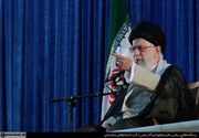 عکس | ویژگی‌های اسلحه‌ای که رهبر انقلاب در خطبه‌های نماز عید فطر در دست داشت