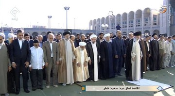 عکس| کدام چهره‌های سیاسی نماز عید فطر را به رهبری اقتدا کردند؟