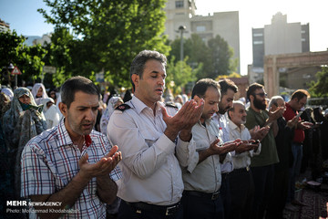 اقامه نماز عید فطر در مسجد النبی (ص) ولنجک