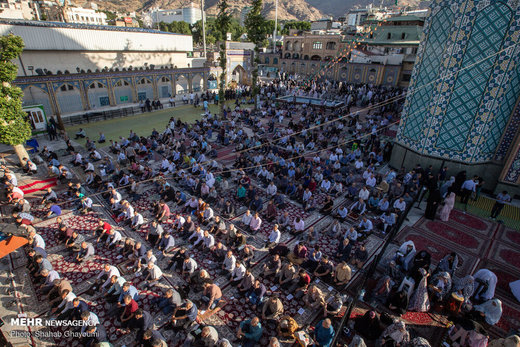 اقامه نماز عید فطر در امامزاده صالح(ع)