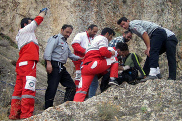 زوج کوه‌نورد از کوه‌های چهارمحال و بختیاری سقوط کردند/ فوت یکی از کوه‌نوردان