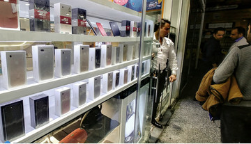 رئیس انجمن فروشندگان تلفن همراه: قیمت موبایل ارزان شد