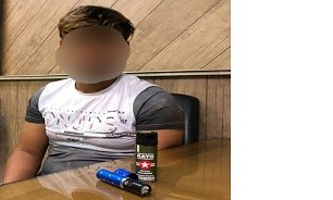 سرقت گوشی از دختر جوان با کوبیدن چوب بر سرش!