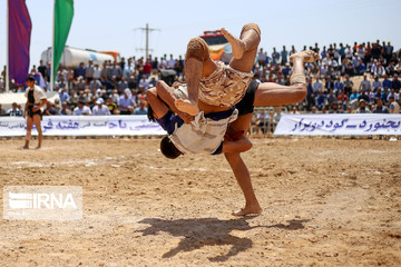 مسابقات کشتی با چوخه در بجنورد