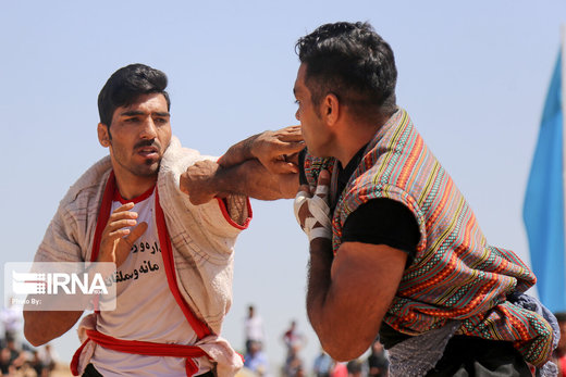 مسابقات کشتی با چوخه در بجنورد