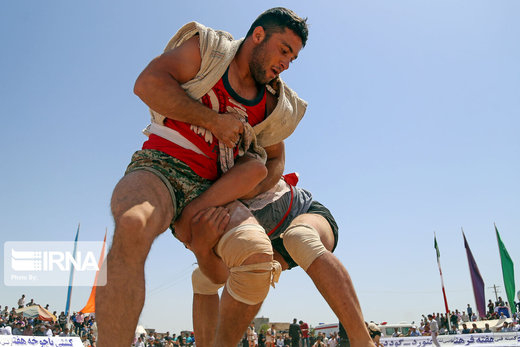 مسابقات کشتی با چوخه در بجنورد