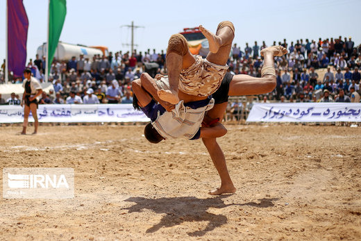 مسابقات کشتی با چوخه در بجنورد