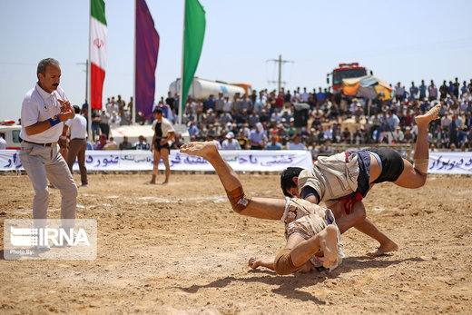مسابقات کشتی با چوخه در بجنورد