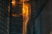فیلم | ۱۲۰ آتش‌نشان، آتش‌ برج ۱۳۰ متری را خاموش کردند