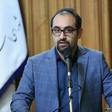 مدیران شهرداری، هم خودرو در اختیار دارند هم ۴۰۰.۰۰۰ تومان ایاب و ذهاب می‌گیرند