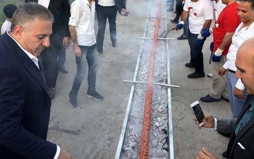 تصاویر | سیخ کباب ۶۰ متری در یک عروسی ترکیه