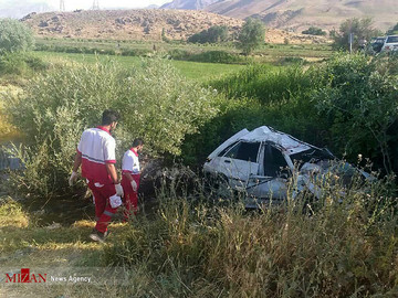 سقوط پراید به داخل رودخانه در جاده بروجرد - بیرانشهر