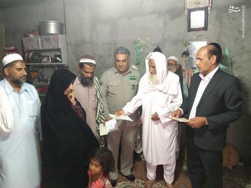 عکس | پرداخت دیه کودک سیستانی که در حمله پلنگ کشته شد