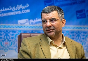 معاون وزیر بهداشت: همراه بیماران شهرستانی، شب‌ها در پارک‌های تهران می‌خوابند