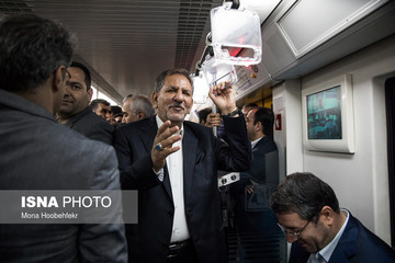 بازدید معاون اول رئیس‌جمهور از کارخانه واگن‌سازی تهران