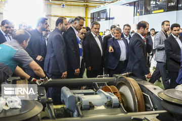 بازدید معاون اول رئیس‌جمهور از کارخانه واگن‌سازی تهران