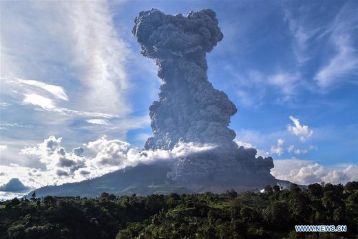 فوران آتشفشان سینابونگ در اندونزی
