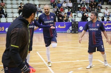 بازی دوستانه تیم منتخب کودکان کار و ستارگان هنر ایران