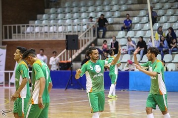 بازی دوستانه تیم منتخب کودکان کار و ستارگان هنر ایران