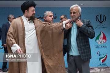 عکسی از دیدار صمیمی سیدحسن خمینی و هاشمی‌طبا 