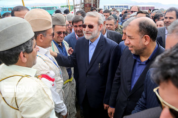 عکس سلفی عشایر با علی آقای لاریجانی