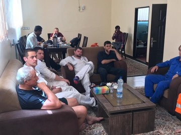 خدمه نفتکش سانحه‌دیده در دریای عمان