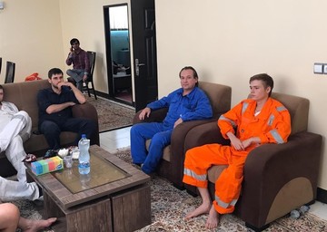 خدمه نفتکش سانحه‌دیده در دریای عمان