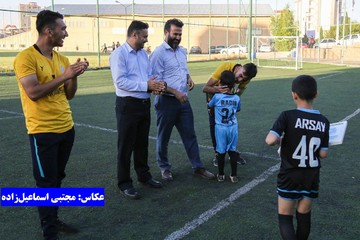 خداحافظی بازیکن جدید سپاهان با شاگردان آکادمی‌اش در ارومیه
