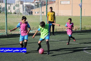 خداحافظی بازیکن جدید سپاهان با شاگردان آکادمی‌اش در ارومیه