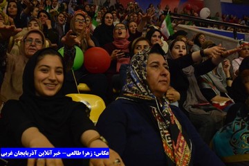 پرشور مثل بانوان تماشاگر ارومیه‌ای در لیگ ملت‌های والیبال