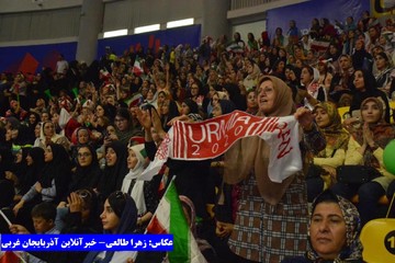 پرشور مثل بانوان تماشاگر ارومیه‌ای در لیگ ملت‌های والیبال