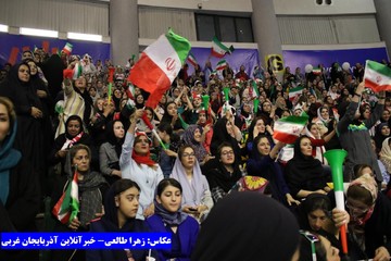 پرشور مثل بانوان تماشاگر ارومیه‌ای در لیگ ملت‌های والیبال
