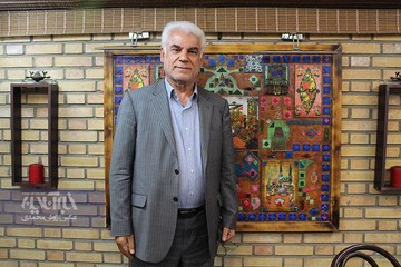 رییس کل اسبق بانک مرکزی: دولت بدهی‌اش به بانک ها را نقدی بدهد نه بنگاهی 
