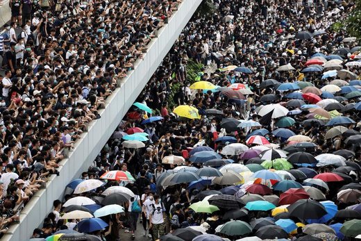 راهپیمایی تظاهرکنندگان بر ضد لایحه استرداد مجرمان به چین در هنگ‌کنگ