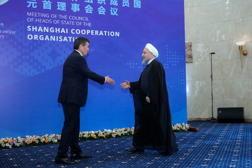 استقبال رئیس‌جمهور قرقیزستان از روحانی